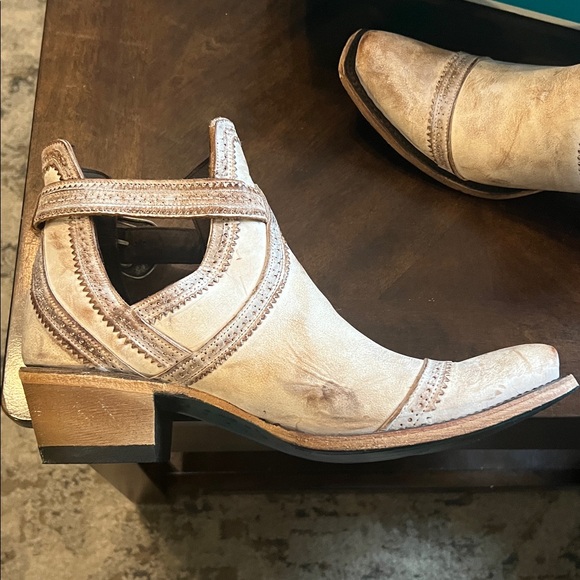 Plane Boots whitewashed tan with distressing ankle bootie w short heel - Picture 3 of 7